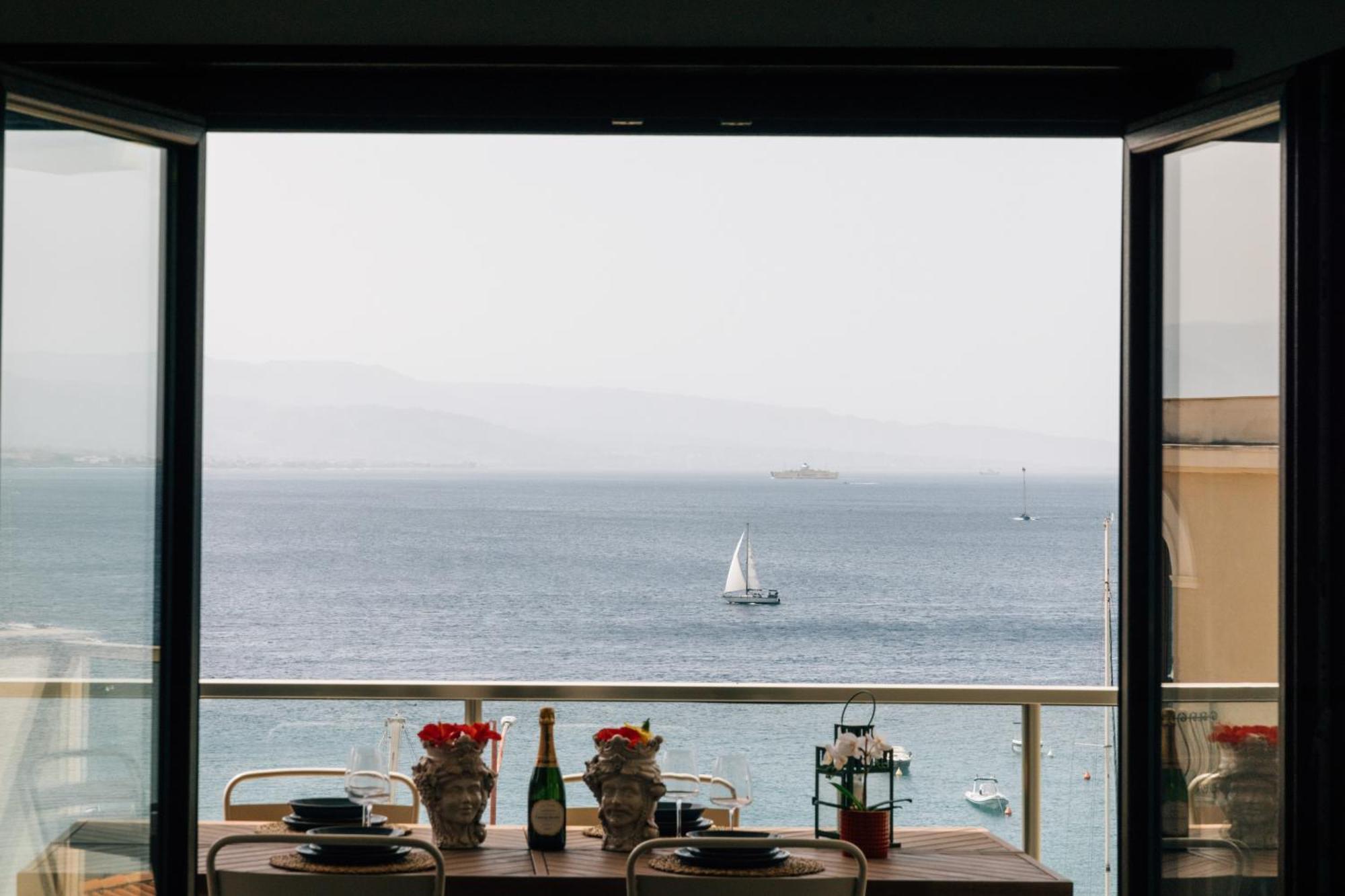 Luxury Apartment Messina Bagian luar foto