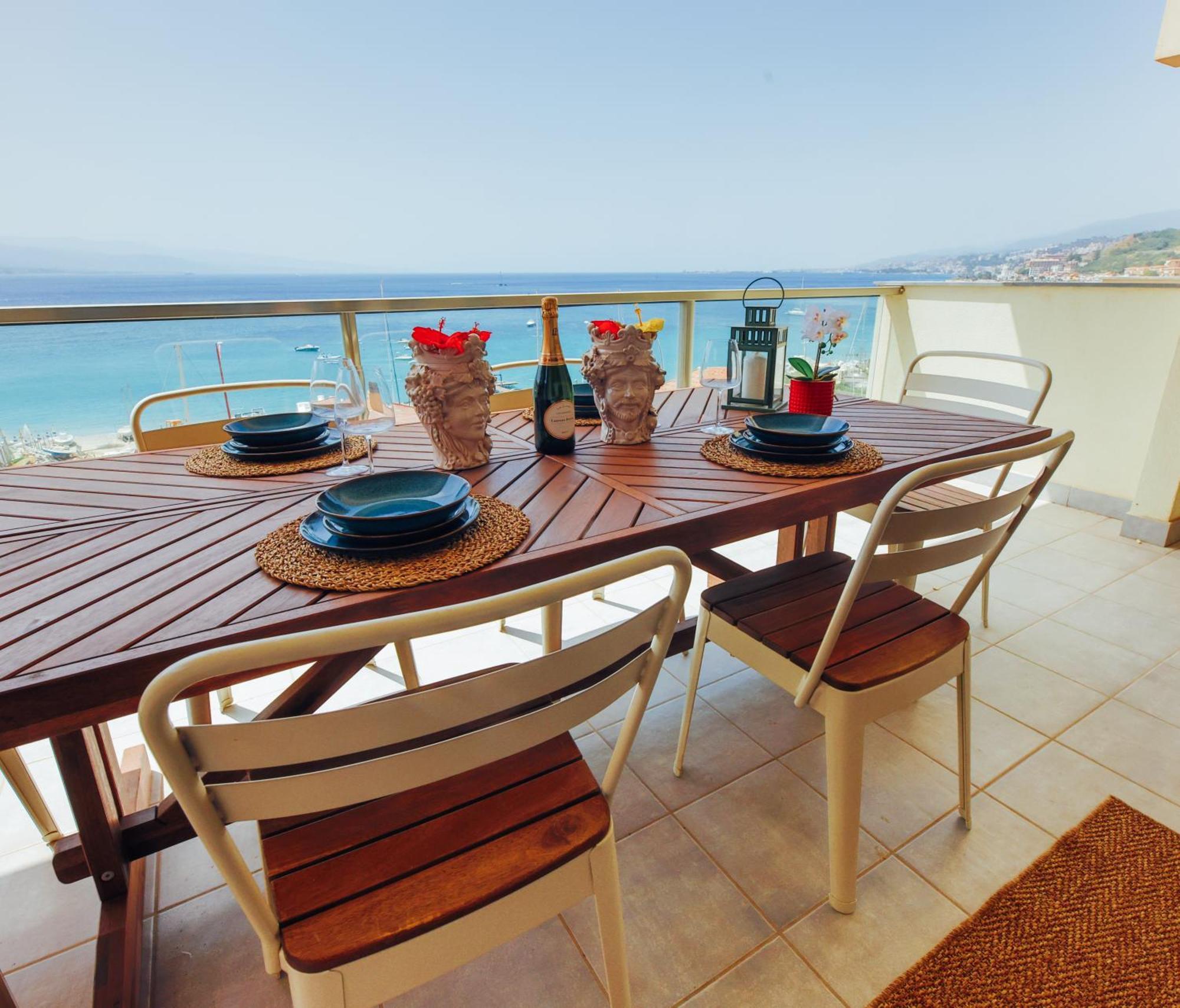Luxury Apartment Messina Bagian luar foto
