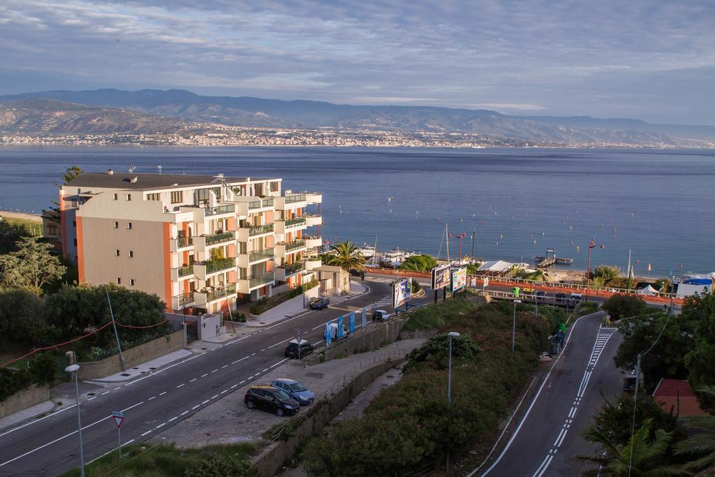 Luxury Apartment Messina Bagian luar foto