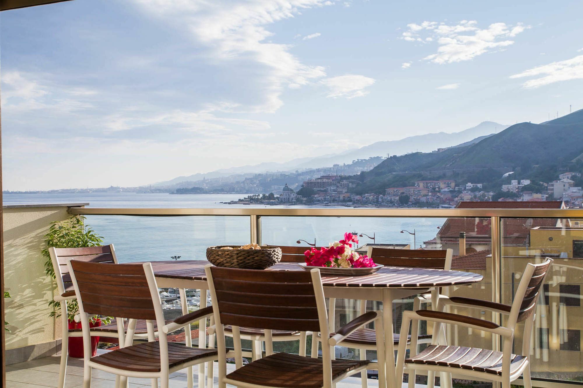 Luxury Apartment Messina Bagian luar foto